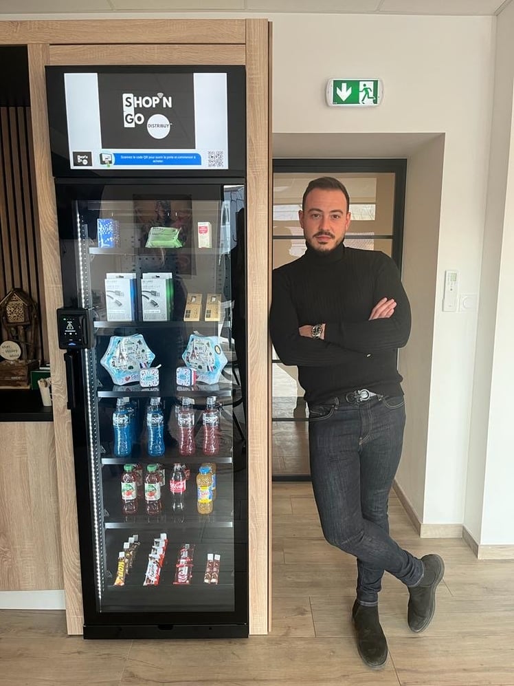 Food vending machine