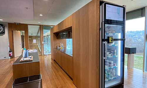 Smart vending fridge